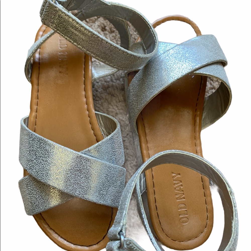 Little girl Old Navy Metallic platform Sandals 13